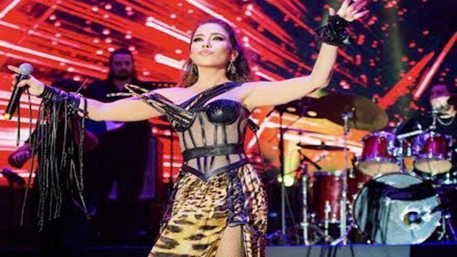 BURCU GÜNEŞ VE SELAMİ ŞAHİN KURUÇEŞME SAHNESİ’NDEYDİ