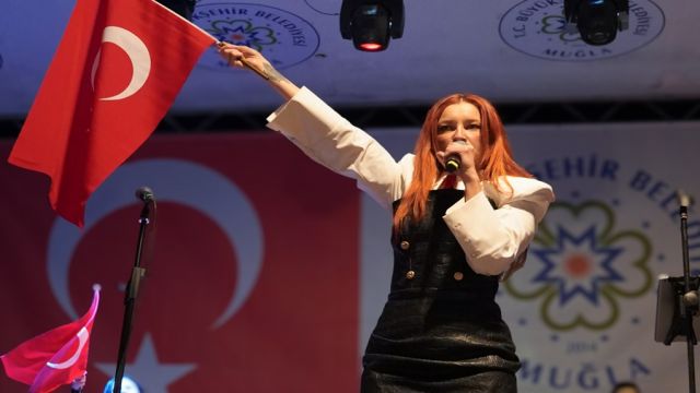 GÜLİZ AYLA’DAN 19 MAYIS’A ÖZEL KONSER