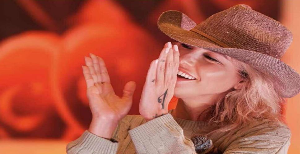 GÜLBEN ERGEN AMERİKA TURNESİNE DALLAS’TAN BAŞLADI