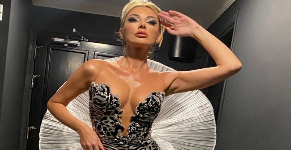 SİYAH İNCİ SAHNEYE DEMİR ATTI!