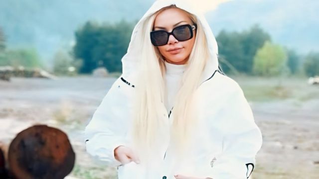 FULYA ÜNAL SAHNEDE GÜLLÜYÜ YAŞATIYORUM