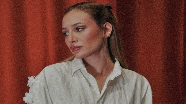 ARADA KALMAK BAZEN EN ÇOK SEVDİĞİNLE OLUR