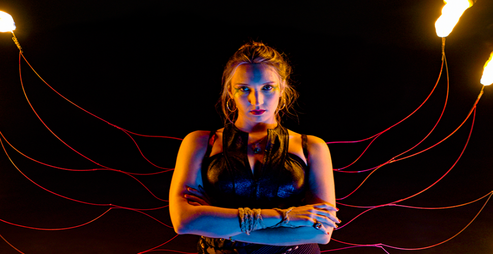 MELİS YELMAN’DAN MİTOLOJİK ATEŞ