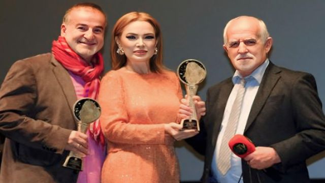 USTAYA VEFA MESLEĞE SAYGI GAZETECİ ÖDÜLÜ ŞABAN MERGÜL’ÜN