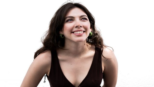 WHAT’S UP ŞARKISINI YENİDEN YORUMLADI