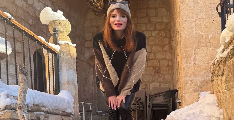 AYÇA VARLIER KAR YAĞISINDAN DOLAYI MAHSUR KALINCA YENİ YILA MARDİN'DE GİRDİ