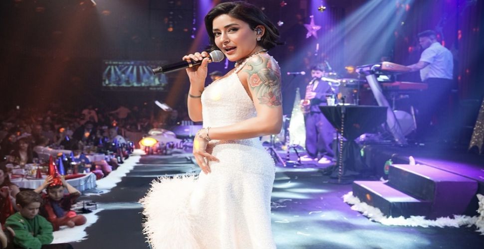 MELEK MOSSO, KIBRIS SAHNESİNDE YENİ YILA DAMGA VURDU