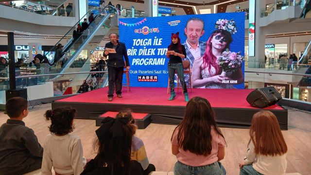 ÜNLÜ İSİMLER ÖĞRENCİLERLE BULUŞTU