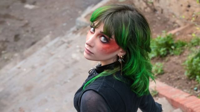 BARLARDA ÖPERSİN BİRİNİ