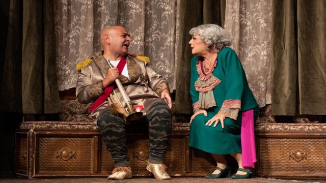 SUNA KESKİN’E ANLAMLI ÖDÜL