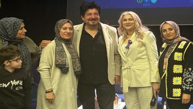 KADINLAR GÜNÜNE HALAYLI KUTLAMA