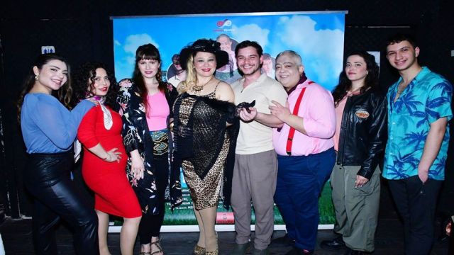 ŞEN KIZLAR DOLU DİZGİN YOLA DEVAM