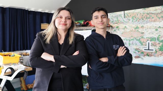 KULAKLIK REKLAMIYLA DÜNYA ŞAMPİYONU OLDULAR