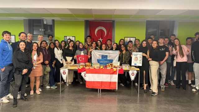 VİYANA’DA YILDIRIM MTAL RÜZGÂRI ESTİ