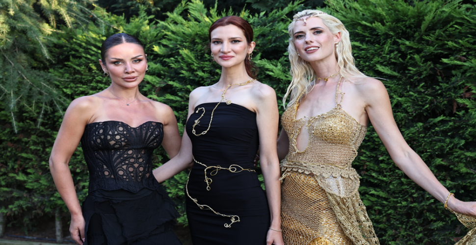 WİLMA ELLES 10,5 MİLYON TL’LİK ELBİSEYLE PODYUMA ÇIKTI