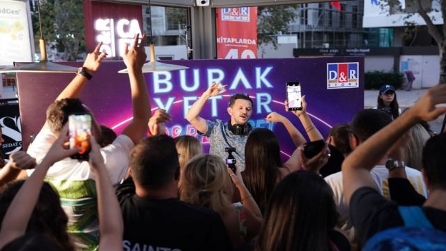 D&R SAHNESİNDE DÜNYA ÇAPINDA BİR İSİM