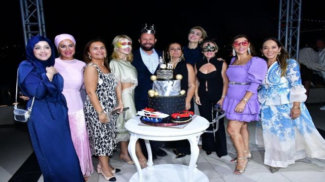 HAVAİ FİŞEKLER GÖKYÜZÜNÜ AYDINLATTI