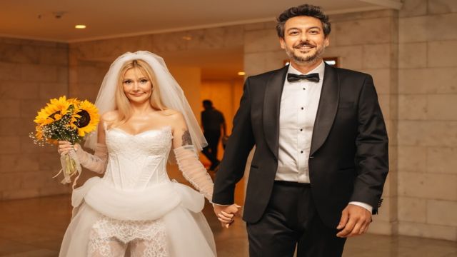SÜRPRİZ BİR ŞEKİLDE EVLENDİ