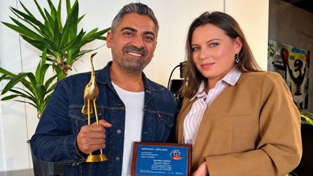 RUSYA’DA KAZANDIĞI ÖDÜLÜ TESLİM ALDI
