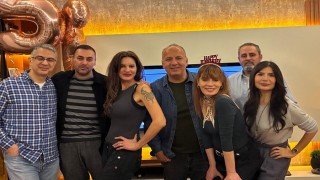 AYÇA VARLIER'İN ABLASI DOĞUM GÜNÜNÜ KUTLADI