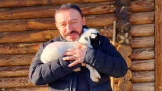 BEN HÂLÂ KENDİMİ ANLAMAYA ÇALIŞIYORUM