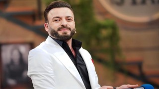 MOHAMED NAJAR’DAN MAHSUN KIRMIZIGÜL ŞARKISI