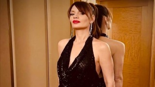 AYÇA VARLIER SAHNEDE ADETA KASIRGA ESTİRDİ