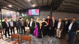 HEM KİTABINI HEM ŞARKISINI TANITTI