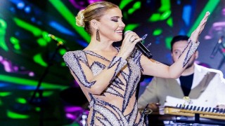 GÜLBEN’DEN SAHNESİNDE TUZ, DEFNE YAPRAĞI, TARÇIN VE ADA ÇAYIYLA GERİ SAYIM