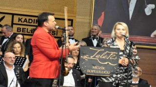 MUAZZEZ ABACI ŞARKILARIYLA ANILDI