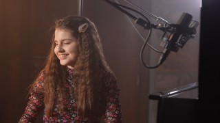 İPEK NİSA GÖKER’DEN YENİ EP