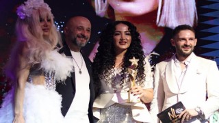 MUHTEŞEM GECEDE YILDIZLAR GEÇİDİ