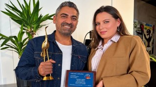 RUSYA’DA KAZANDIĞI ÖDÜLÜ TESLİM ALDI